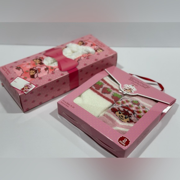 Strawberry Shortcake Slippers Socks And 2 Pairs Of Crew Socks - Picture 5 of 7